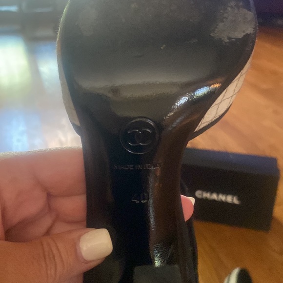 Chanel Shoes, size 40, grey/silver with black piping. - Picture 3 of 5